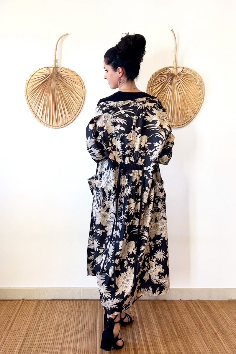 The Lily Kimo is a black and white floral print kimono. Made of 100% cotton it's light and comfortable. Back view